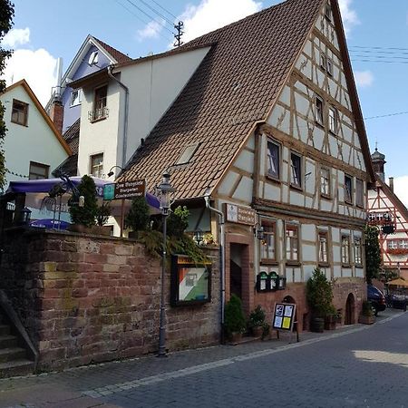 Zum Burgtoerle Hotel Walldurn Bagian luar foto