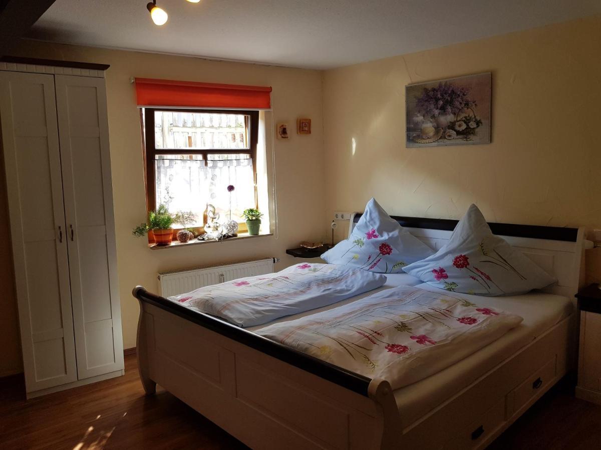 Zum Burgtoerle Hotel Walldurn Bagian luar foto