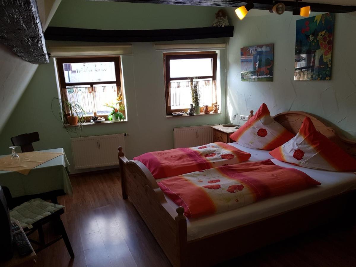Zum Burgtoerle Hotel Walldurn Bagian luar foto
