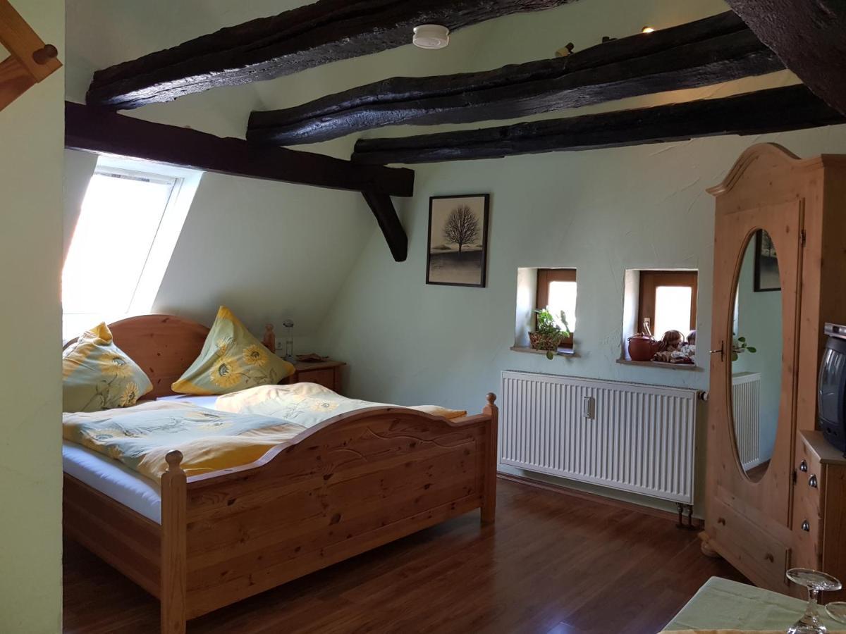 Zum Burgtoerle Hotel Walldurn Bagian luar foto
