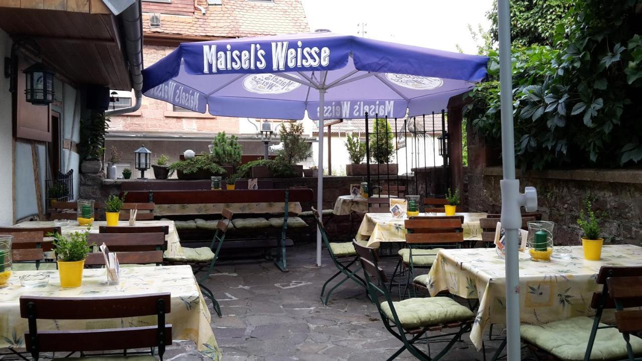 Zum Burgtoerle Hotel Walldurn Bagian luar foto